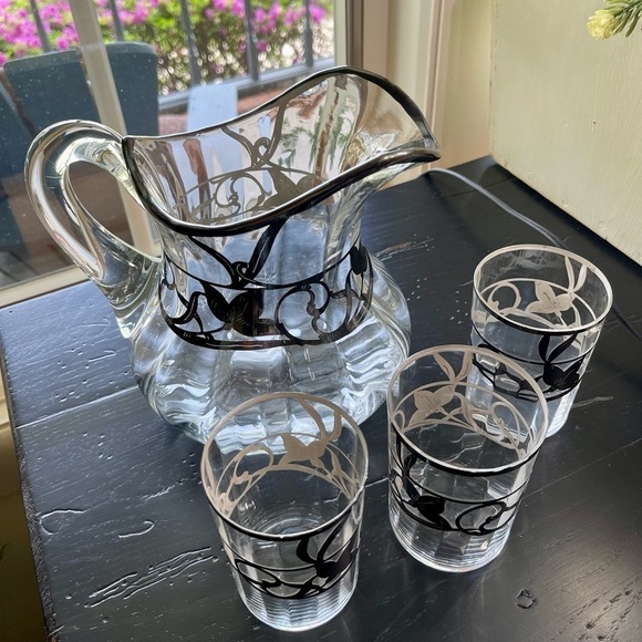 STERLING SILVER OVERLAY, CLEAR GLASS, WATER PITCHER WITH 3 MATCHING GLASSES. - Picture 2 of 16